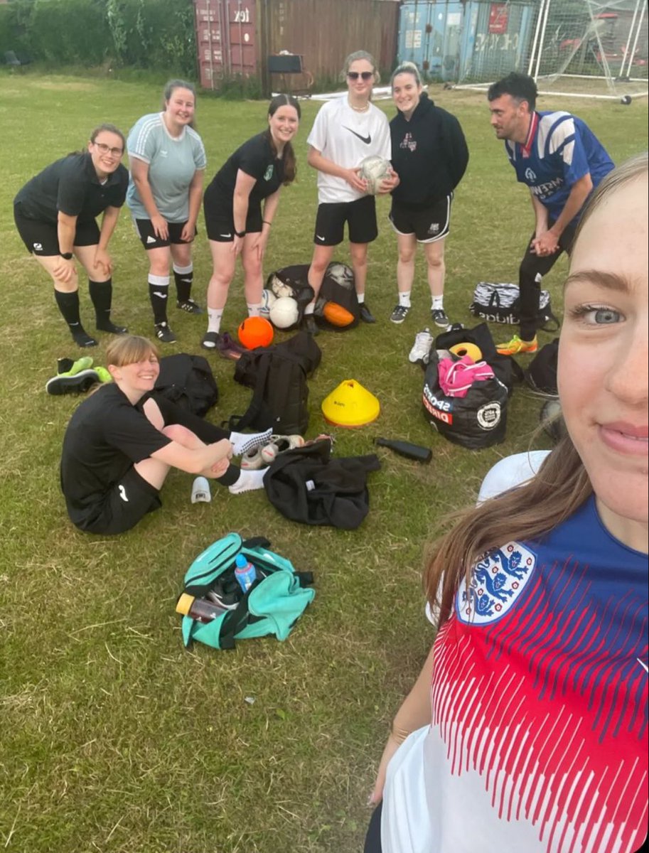HoltLadies's tweet photo. A fantastic second training session for Holt United Ladies. Had a few call off, but a positive session for everyone. 

Training 
🗓️Every Wednesday
🕗 7:15-8:45
📍Holt United Football Club 

If you want to join us on this incredible journey please DM us #UTO🦉 https://t.co/6apf7kVZsK