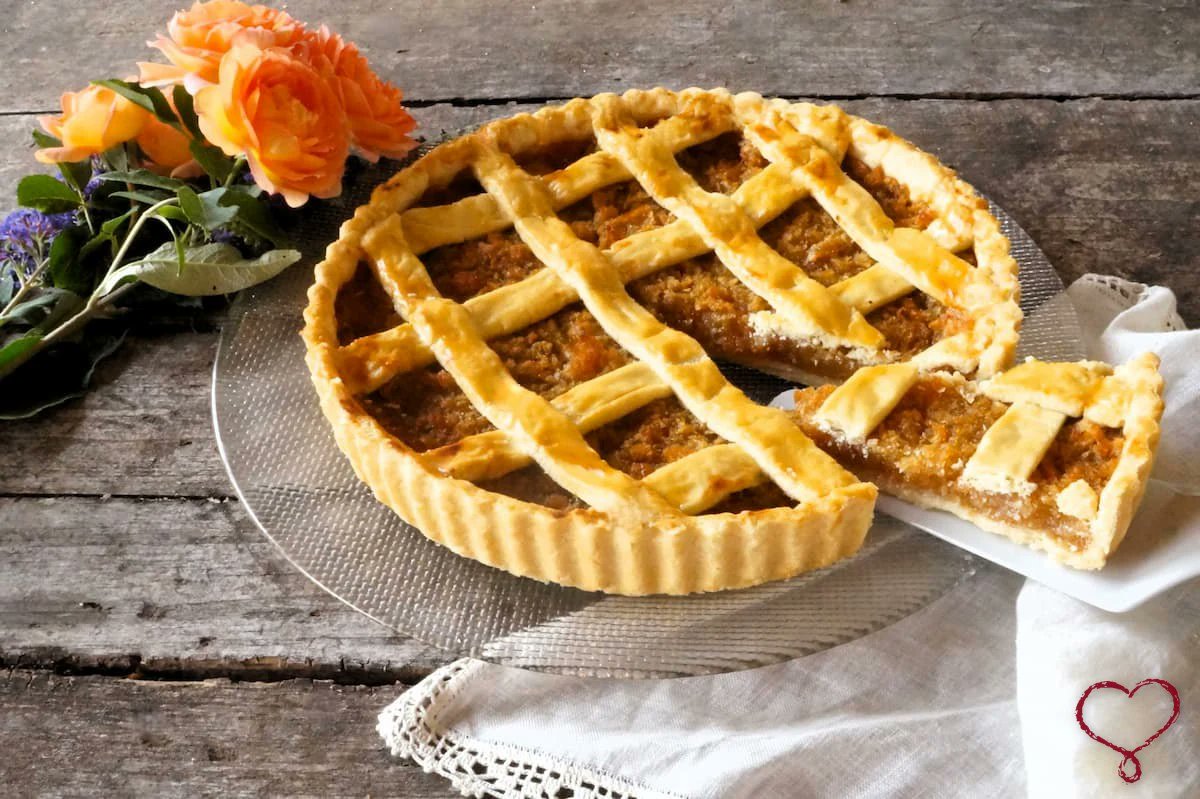 passioneperlat1's tweet photo. Che ne dite di provare una fetta di TREACLE TART, la crostata inglese amata da Harry Potter? Si prepara facilmente con ingredienti già presenti in dispensa e, accompagnata con una pallina di gelato, sarà perfetta per la stagione!
https://t.co/PNh2yjhokW https://t.co/oeZ2jiNQMk