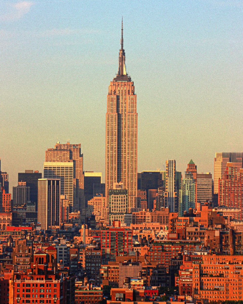 Tripadvisor's tweet photo. You're looking at the #travelerschoice #1 top attraction in the world. 📍Empire State Building https://t.co/k32SSEb6Y9 https://t.co/W4ISPzEuMh