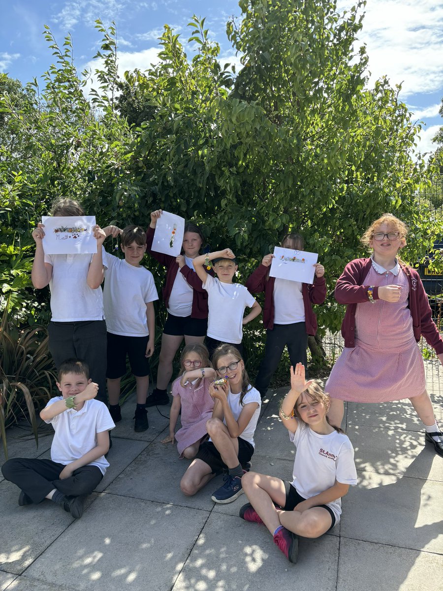 At todays well-being club we read ‘My Huge Bag of Worries’ and talked about who we can share our worries with - we then created our ‘nature bands’ using natural items from the school grounds :)) 🌸🍃🌳✨🌿<a href="/StAnnes_EHS/">Emma Hardy Smith @ St.Anne’s</a> <a href="/FHuntStAnnes/">Fern Hunt</a> <a href="/DApplefordSACA/">Dani Appleford</a>