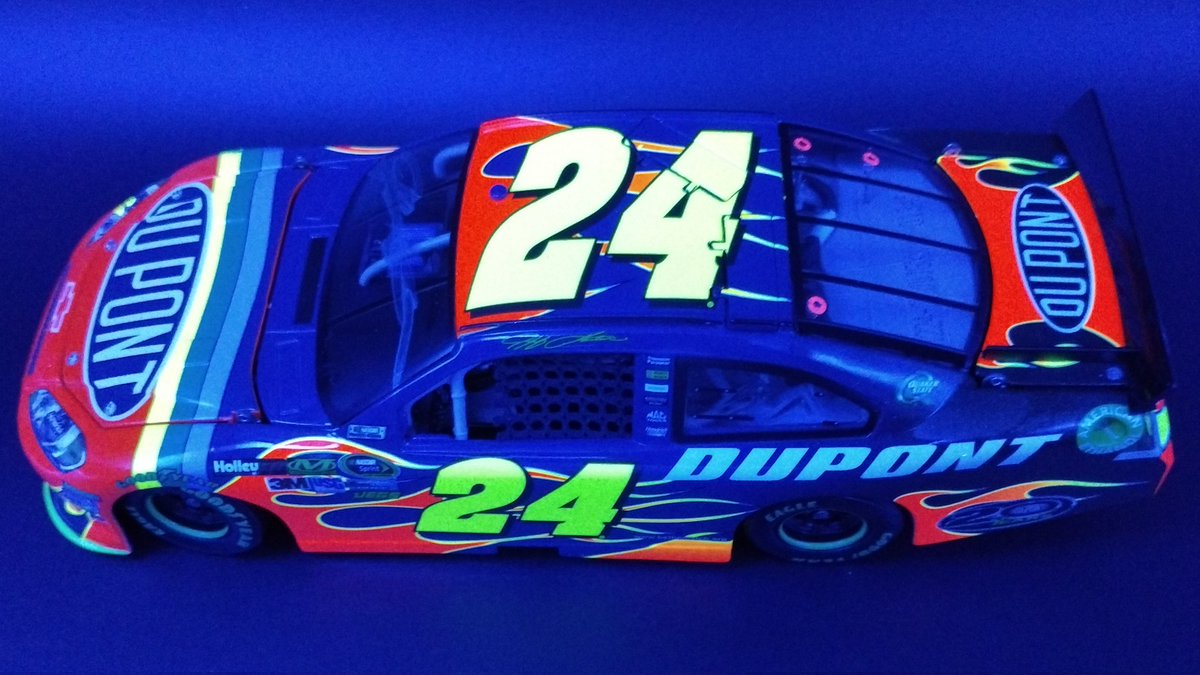 RacecarGrveyard's tweet image. 2012 Jeff Gordon #24 DuPont 20 Years Sam Bass Fantasy Signed. Testing out a new black light.