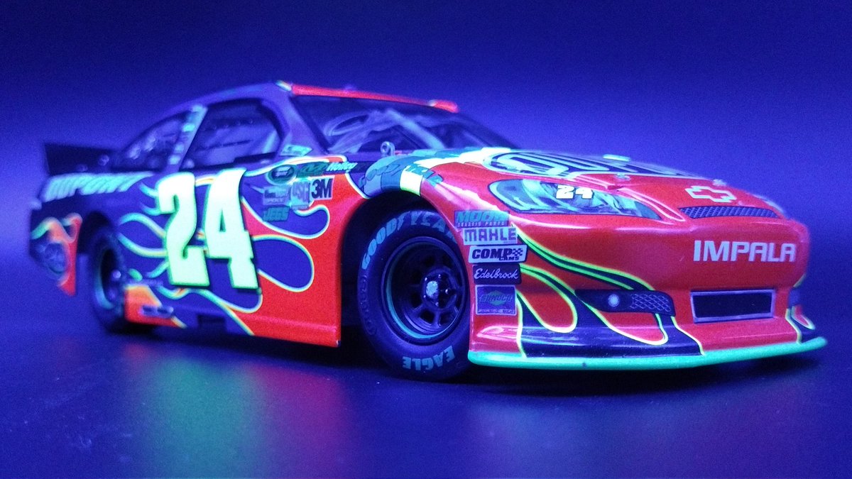 RacecarGrveyard's tweet image. 2012 Jeff Gordon #24 DuPont 20 Years Sam Bass Fantasy Signed. Testing out a new black light.