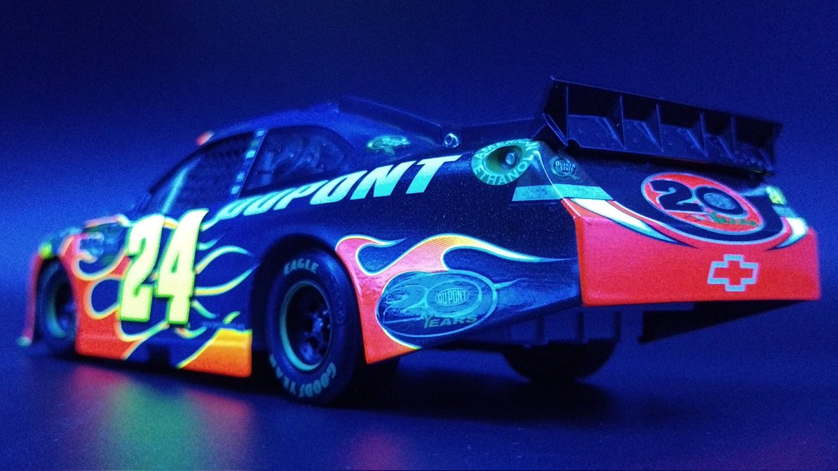 RacecarGrveyard's tweet image. 2012 Jeff Gordon #24 DuPont 20 Years Sam Bass Fantasy Signed. Testing out a new black light.