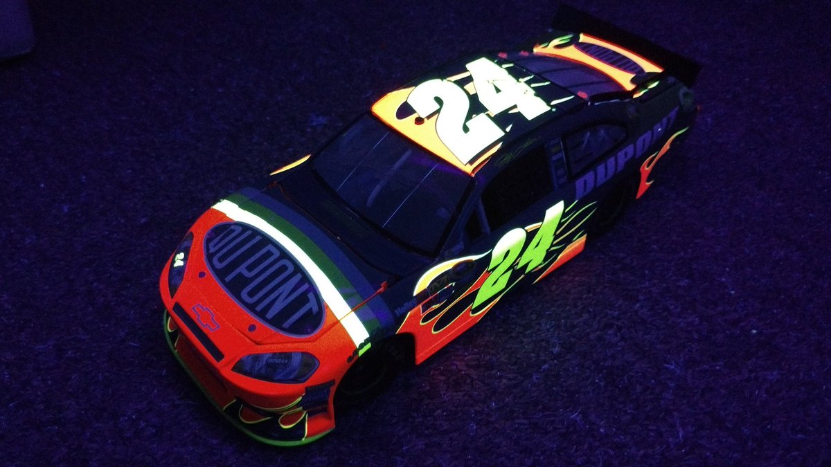 RacecarGrveyard's tweet image. 2012 Jeff Gordon #24 DuPont 20 Years Sam Bass Fantasy Signed. Testing out a new black light.