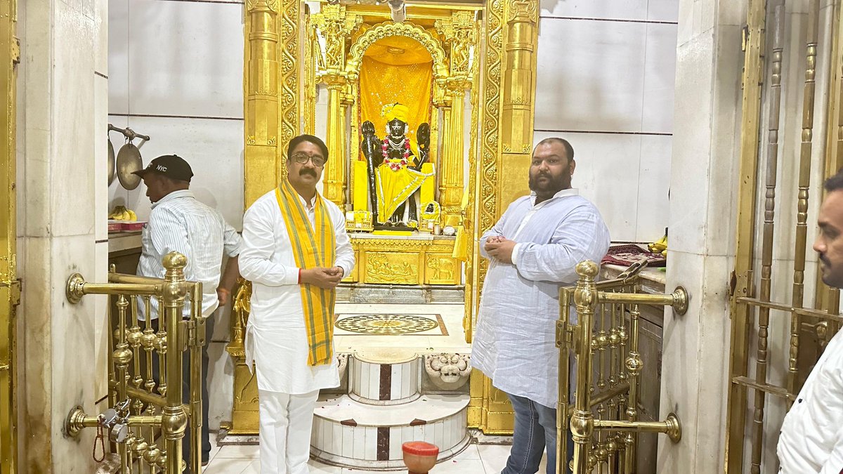 उत्तर गुजरात के साबरकांठा विभाग में सेवा सप्ताह के अनुसंधान में #बजरंगदल युवा गोष्टी में उपस्थित <a href="/BajrangDalOrg/">BajrangDal</a> के राष्ट्रीय संयोजक <a href="/NeerajDoneria/">Neeraj Douneriya</a> जी का मार्गदर्शन मिला। 
#BajrangDalSewa #Gujarat