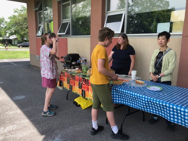 etmanskiek_LDSB's tweet photo. Thanks to our amazing Parent Council for providing a BBQ lunch for us today @Marys_LDSB https://t.co/12gbY0qSHD