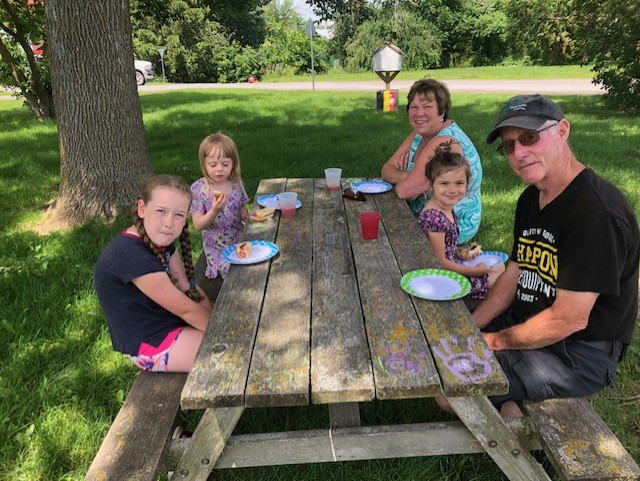 etmanskiek_LDSB's tweet photo. Thanks to our amazing Parent Council for providing a BBQ lunch for us today @Marys_LDSB https://t.co/12gbY0qSHD