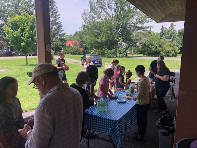 etmanskiek_LDSB's tweet photo. Thanks to our amazing Parent Council for providing a BBQ lunch for us today @Marys_LDSB https://t.co/12gbY0qSHD