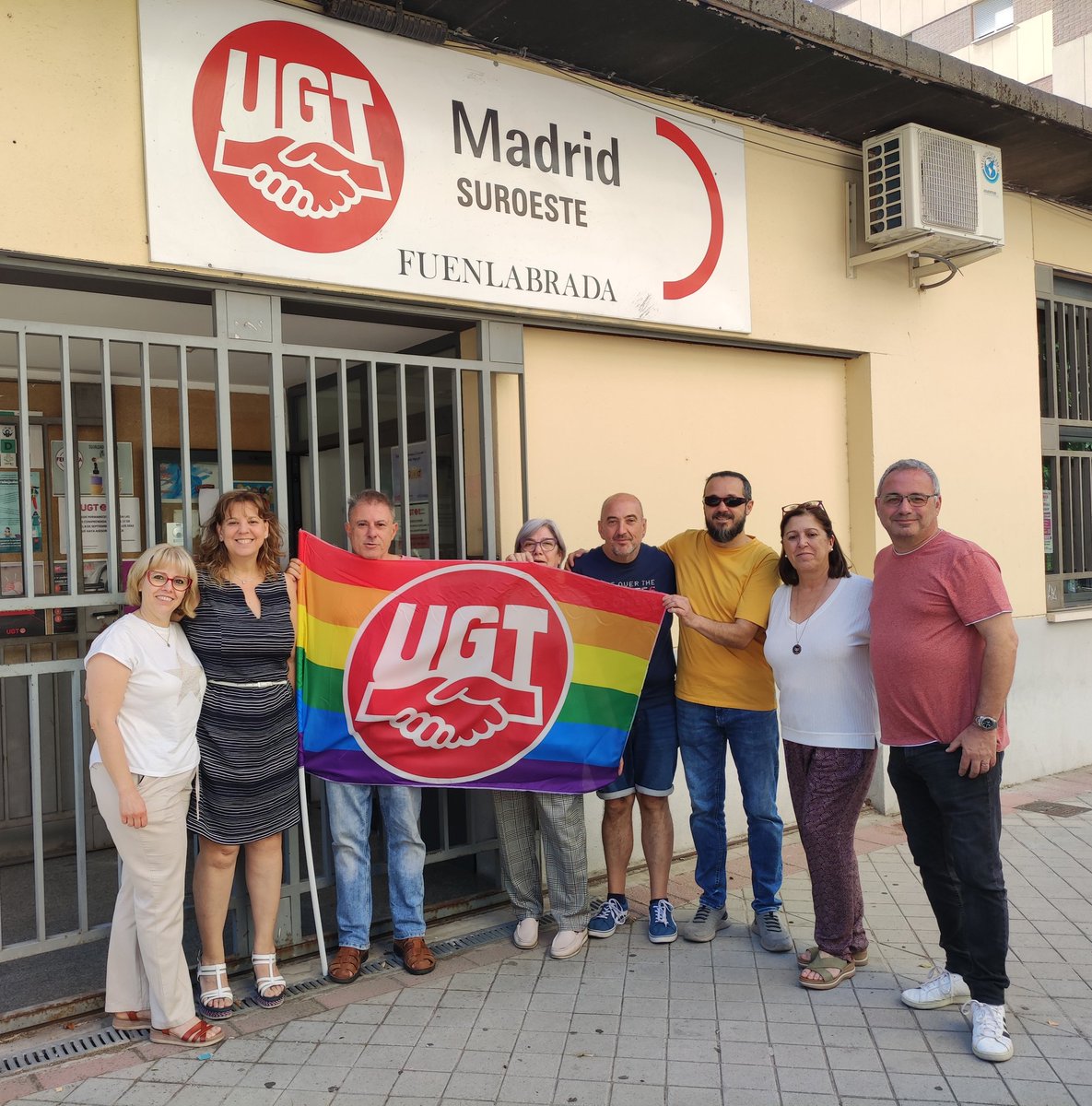UgtSuroeste's tweet photo. 🏳️🌈🏳️🌈🏳️🌈🏳️🌈🏳️🌈🏳️🌈🏳️🌈🏳️🌈
¡Caminemos junt@s hacía centro de trabajo inclusivos!
Nuestra sede de #Fuenlabrada ya luce orgullosa.
📸 Junto a parte de los sindicatos comarcales que integran la comarca.
@ugtfesmcmasuro os echamos de menos!!
#UGT #orgullodesindicato https://t.co/9HAs1SWUOz