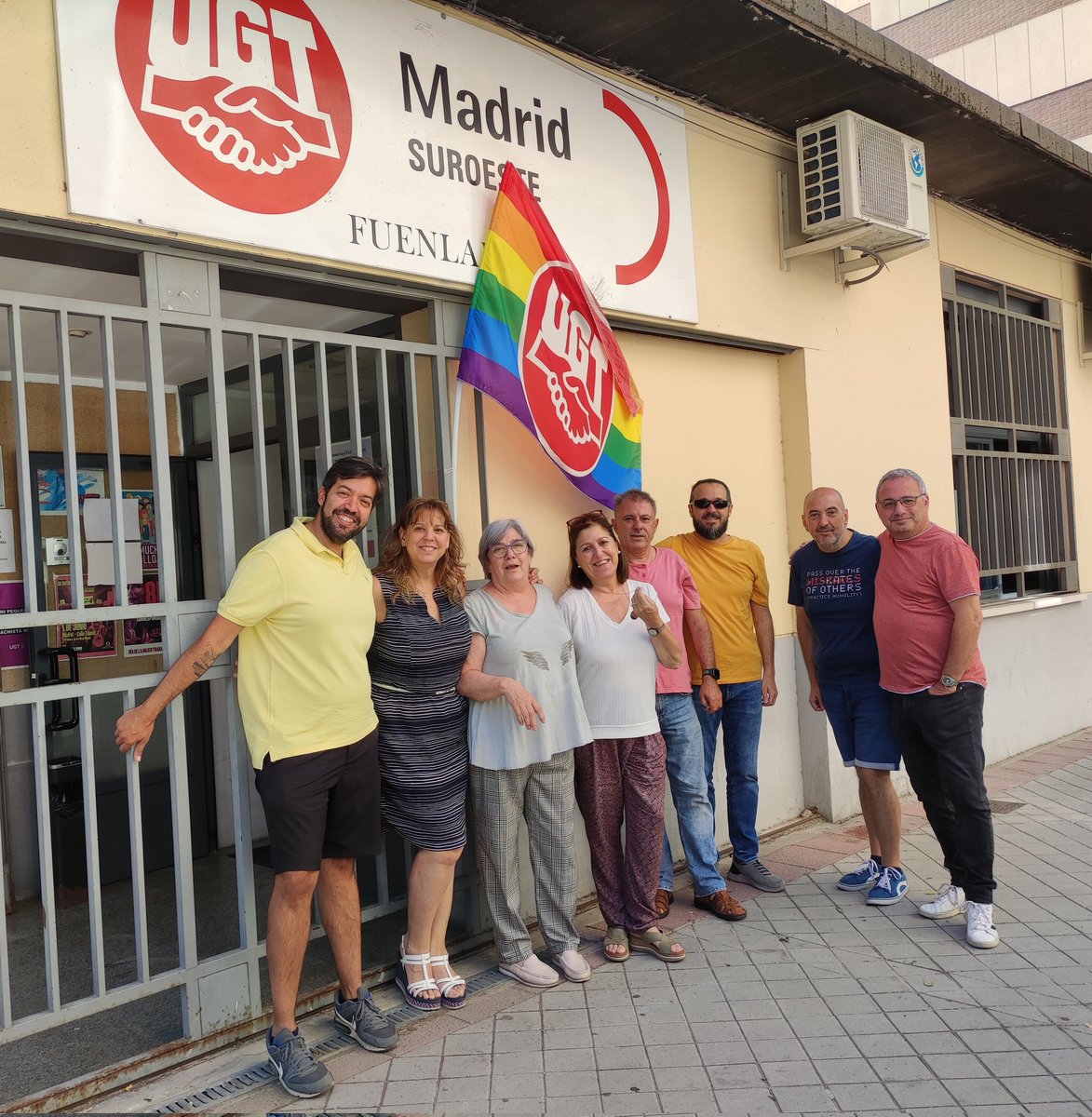 UgtSuroeste's tweet photo. 🏳️🌈🏳️🌈🏳️🌈🏳️🌈🏳️🌈🏳️🌈🏳️🌈🏳️🌈
¡Caminemos junt@s hacía centro de trabajo inclusivos!
Nuestra sede de #Fuenlabrada ya luce orgullosa.
📸 Junto a parte de los sindicatos comarcales que integran la comarca.
@ugtfesmcmasuro os echamos de menos!!
#UGT #orgullodesindicato https://t.co/9HAs1SWUOz