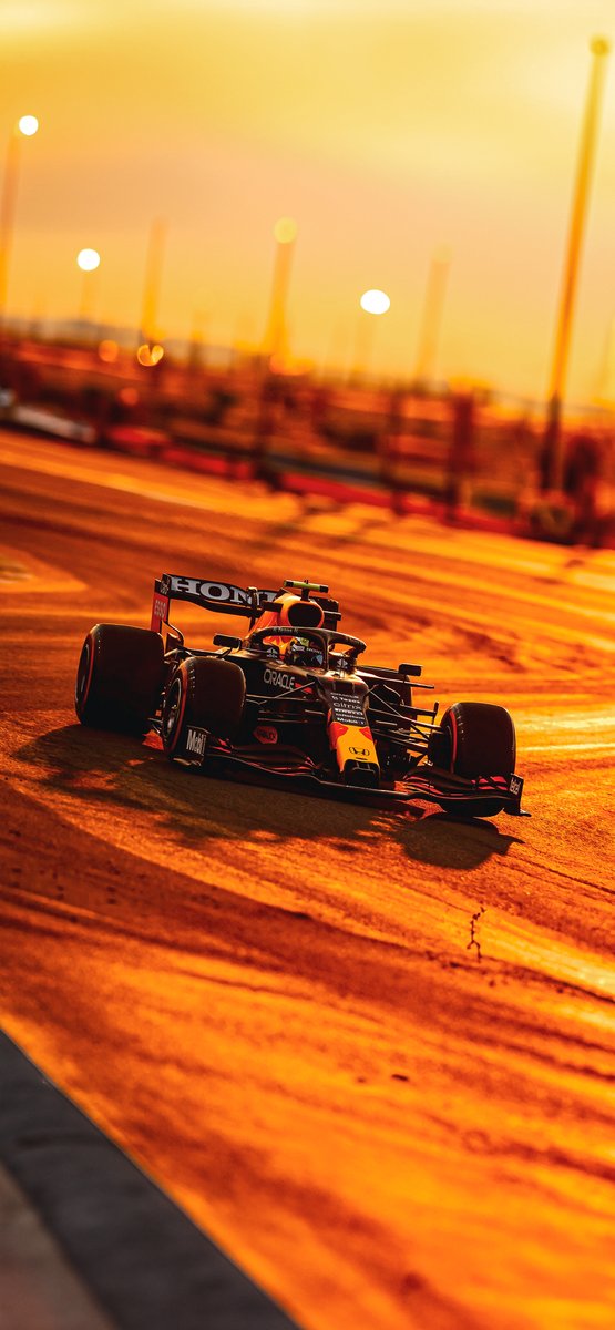 F1WallpaperHQ's tweet photo. Formula 1 sunset wallpapers 🌇🤩 https://t.co/9trNTdEW5E