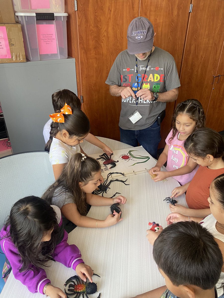 BarronTeaches's tweet photo. It is a fun day at Camp Hemmenway ๐ค#thursdayvibes #camphemmenway #SummerSchool #schoolisfun #campexplorer @APPotlongo @MrsDyer6 @HemmenwayStreak https://t.co/tfWS2OXI1Z
