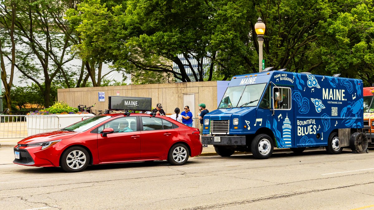 Firefly_Cities's tweet image. The Maine Food Truck brought the flavor of Maine to the #Chicago Blues Festival! 🍦🫐 Our brand ambassadors handed out delicious Maine-made ice cream with blueberries to festival-goers while our digital tops showcased engaging content.
#MaineThing #DOOH #OOH