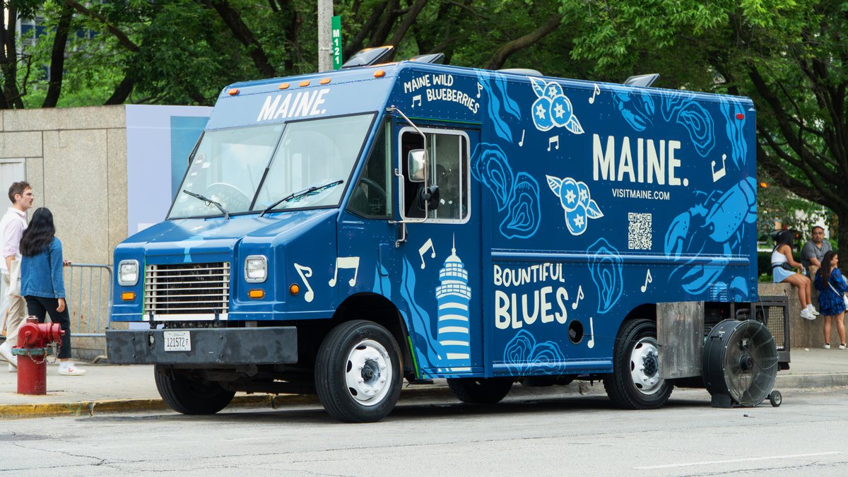 Firefly_Cities's tweet image. The Maine Food Truck brought the flavor of Maine to the #Chicago Blues Festival! 🍦🫐 Our brand ambassadors handed out delicious Maine-made ice cream with blueberries to festival-goers while our digital tops showcased engaging content.
#MaineThing #DOOH #OOH