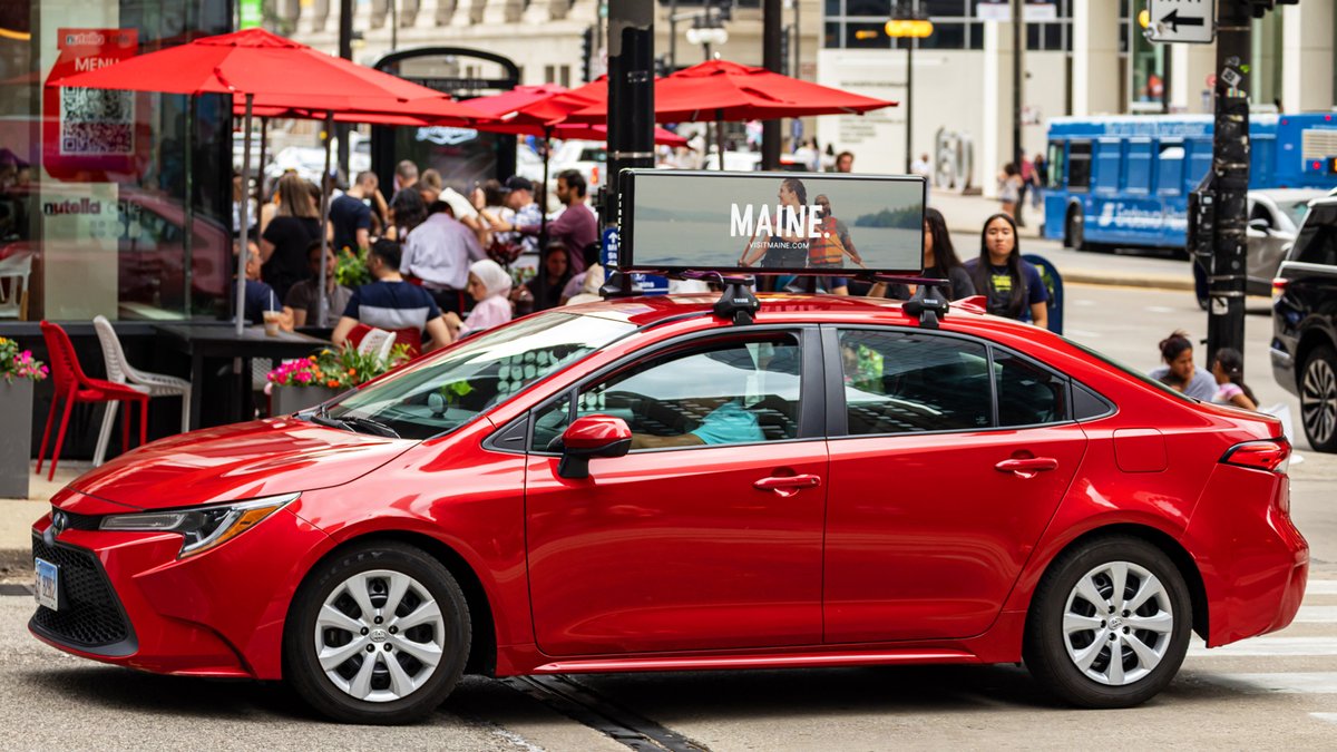 Firefly_Cities's tweet image. The Maine Food Truck brought the flavor of Maine to the #Chicago Blues Festival! 🍦🫐 Our brand ambassadors handed out delicious Maine-made ice cream with blueberries to festival-goers while our digital tops showcased engaging content.
#MaineThing #DOOH #OOH