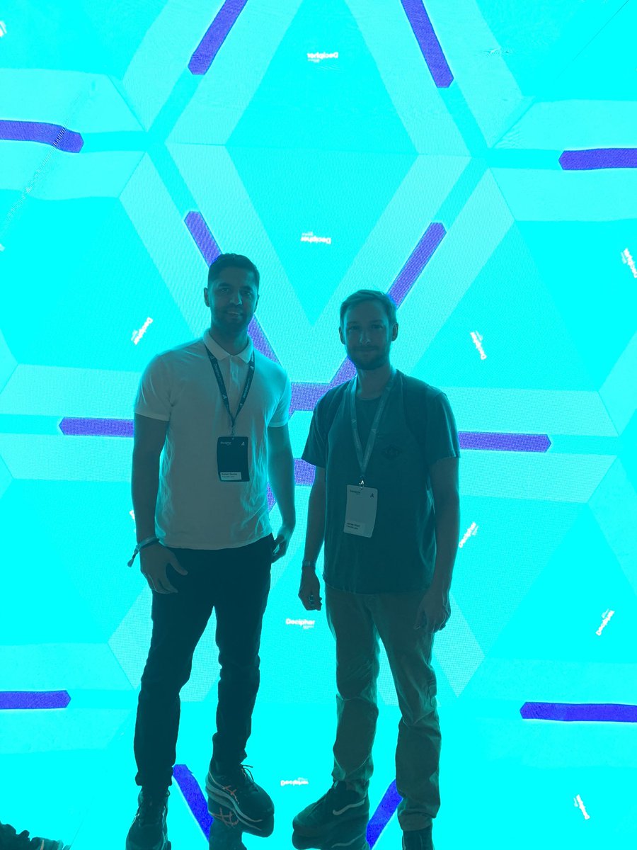 FracctalLabs's tweet image. Founders of Fracctal Monsters representing at Decipher 🇪🇸

#Decipher2024 #Algorand