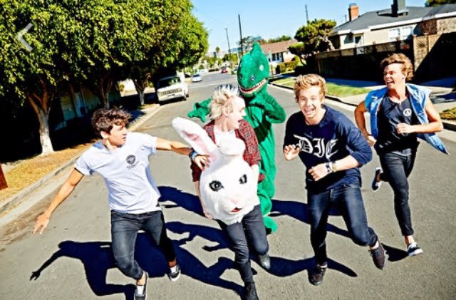 5SOST0URUPDATES's tweet photo. 10 years ago today, @5SOS released their Self-Titled album. 

So many lives changed because of this album, including ours. We still remember this release day like it was yesterday. Could not be more proud of the journey and growth 5SOS have had since this album. 5SOS FOREVER! 🤍 https://t.co/BC6oKinou1