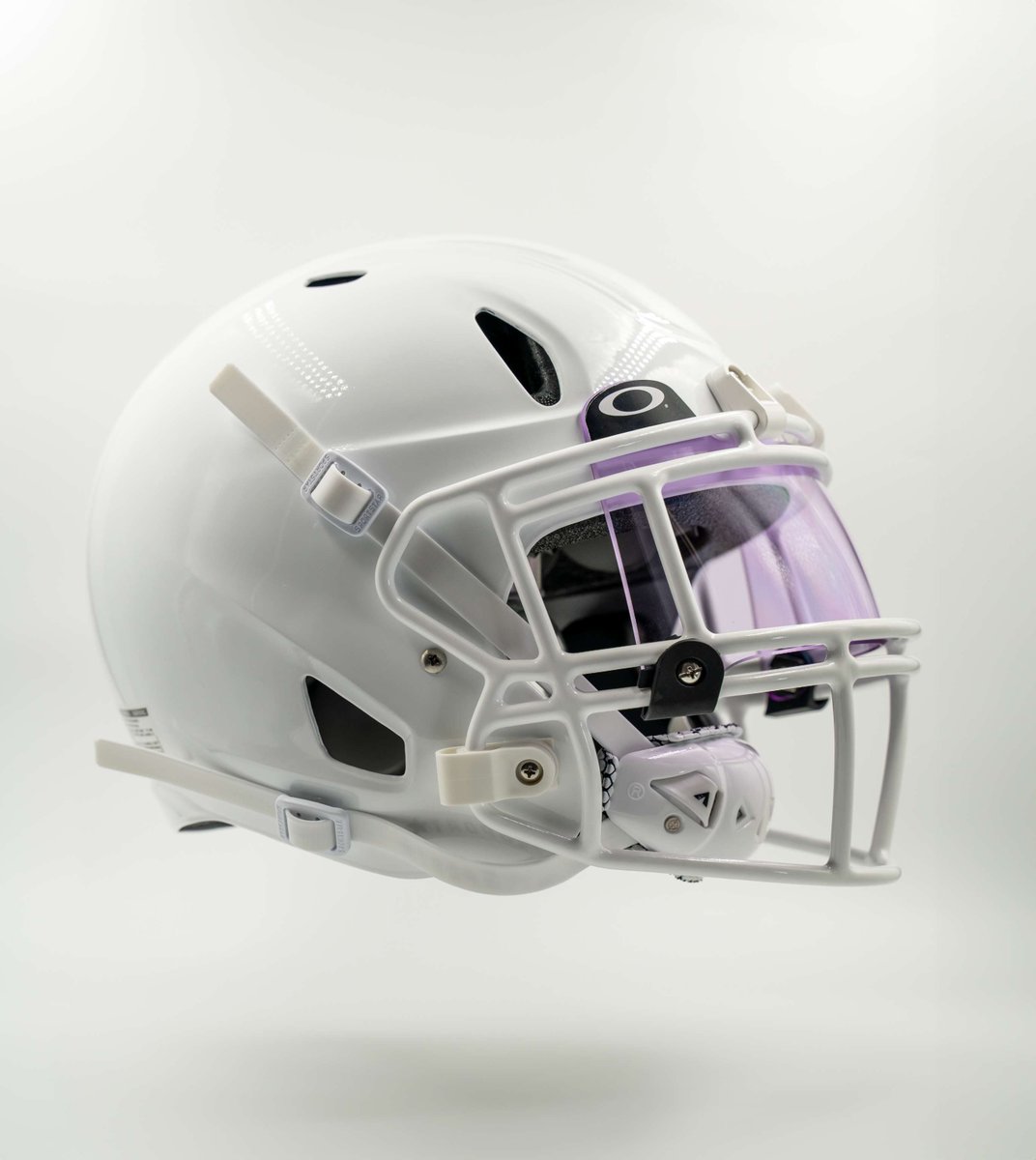 TheLightHelmets's tweet photo. A helmet so cold it could give you the chills 🥶 Would you rock this setup?
.
.
.
#lighthelmets #lightls2 #footballhelmets #footballgear #footballdrip #footballvisor #football #footballhelmet #nflfootball #collegefootball #youthfootball https://t.co/Yilpbu3p6h
