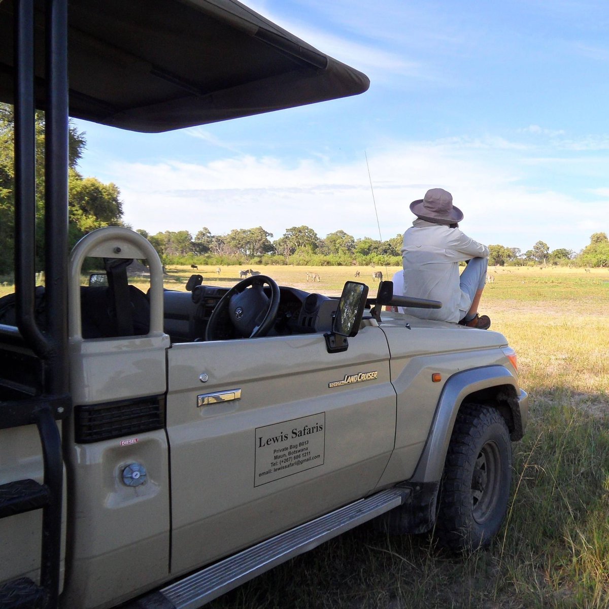 The perfect way to spend your holiday🦓Our guests are captivated by the untamed beauty of the bush, a moment of serenity amidst nature's greatness😍 There is just something about being in the bush that allows you to completely unwind and be present 💚

#SafariMagic