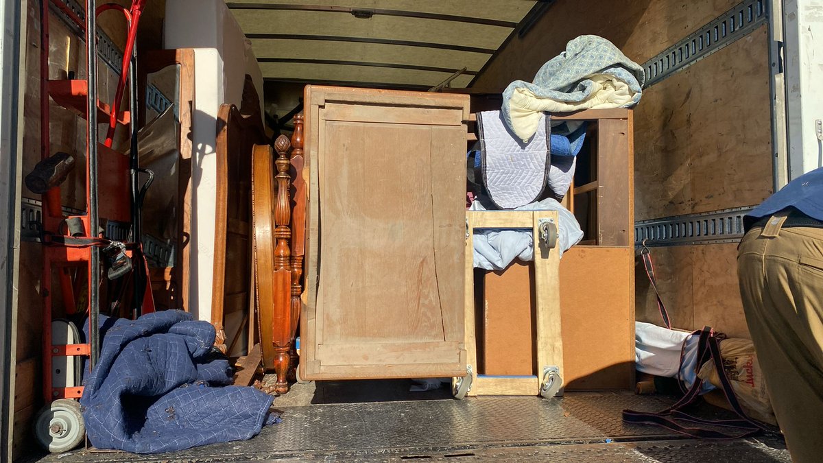 Haulbrosjunk's tweet image. Need junk gone fast? We’re here for you! 🏃‍♂️🗑️ #QuickCleanUp #HaulAway