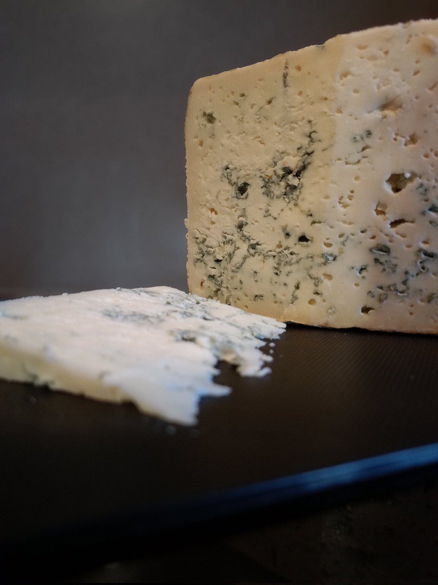🔵 GUISLA 🔵 ha arribat per quedar-se! El blau de cabra de Formatges de Lluçà elaborat amb llet crua de ramat propi.

🧀Aquesta setmana el podeu trobar en EXCLUSIVA al Taulell del <a href="/Solerdenhug/">Soler de n’Hug</a> i a partir de la setmana que ve a les botigues habituals del #lluçanès