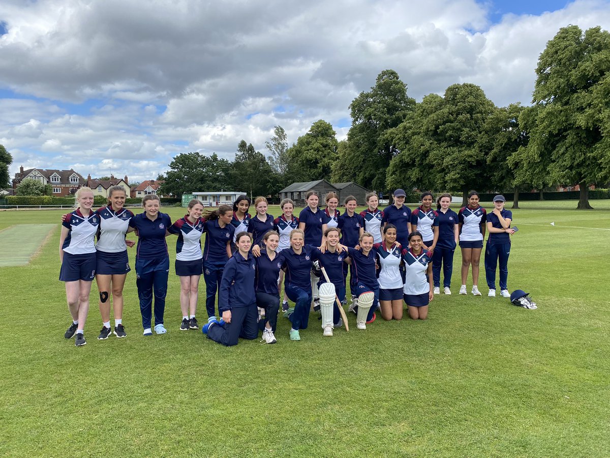 An excellent way to end the cricket season for the U13 team vs <a href="/SolihullSport/">Solihull Sport</a>. A fantastic game that included hatricks for both Emily and Bea @MonBoysSport