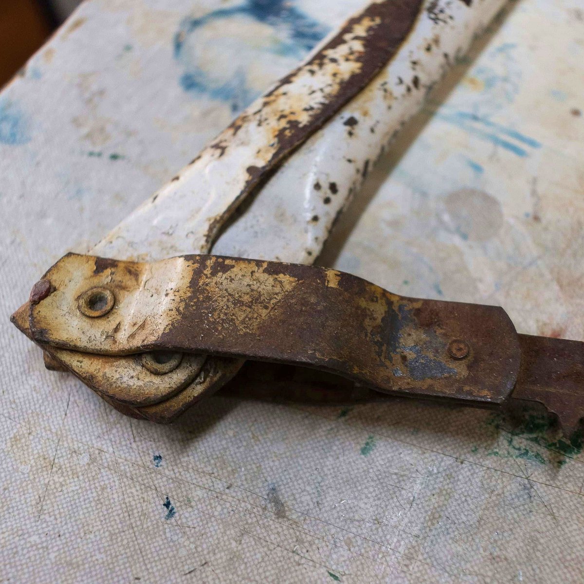 refs_sm's tweet photo. An antiquated, previously owned, oxidized saw ideal for 3D modeling.

#ref #reference #artreference #rust  #artist #texturereference #texturethings #oldbuildings #moss #3d #refs #blender #fyp #digitalartist #blender3d  #scifi  #3dart #details #rustything https://t.co/V2Vls9YVPy