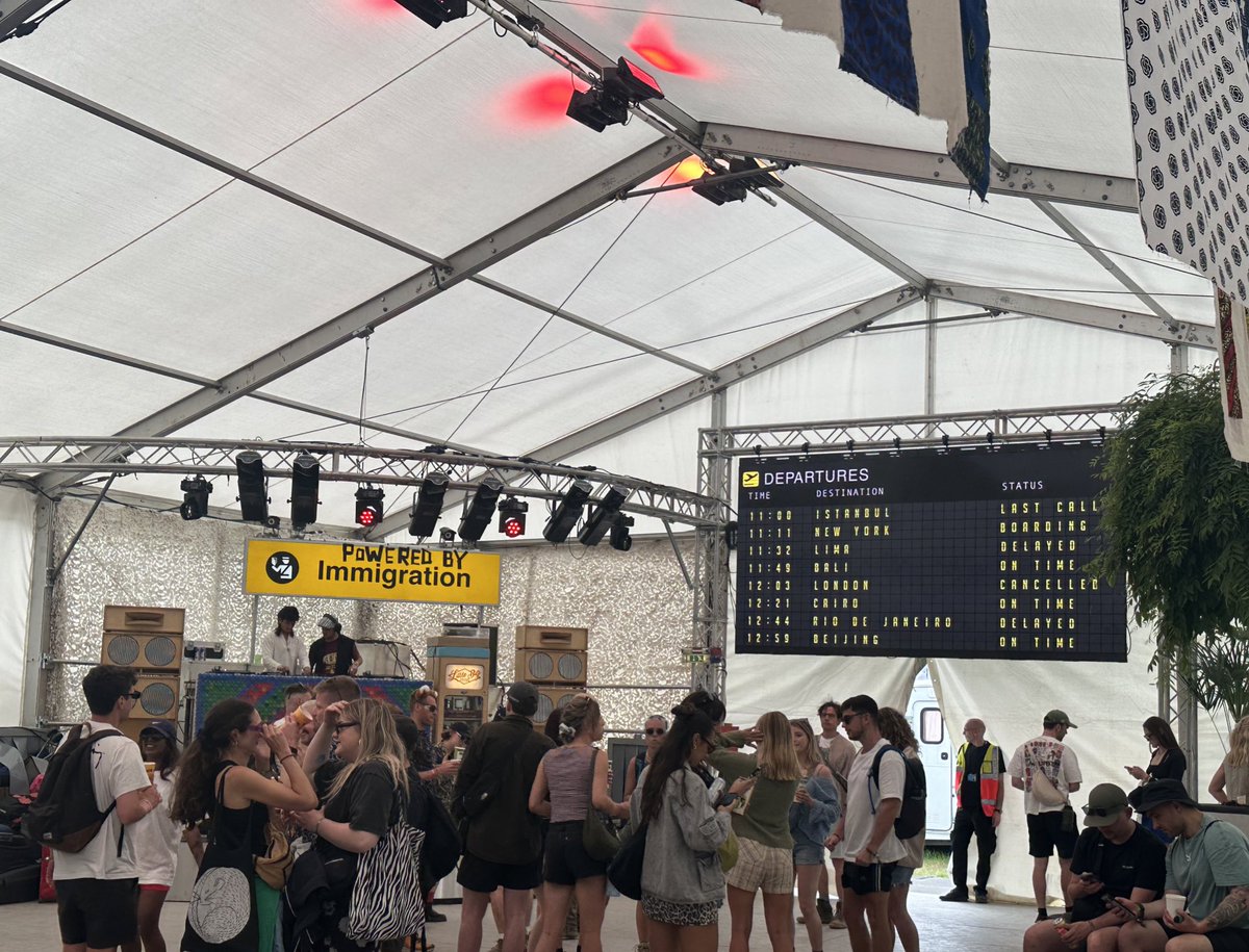 Glastonbury Live tweet media