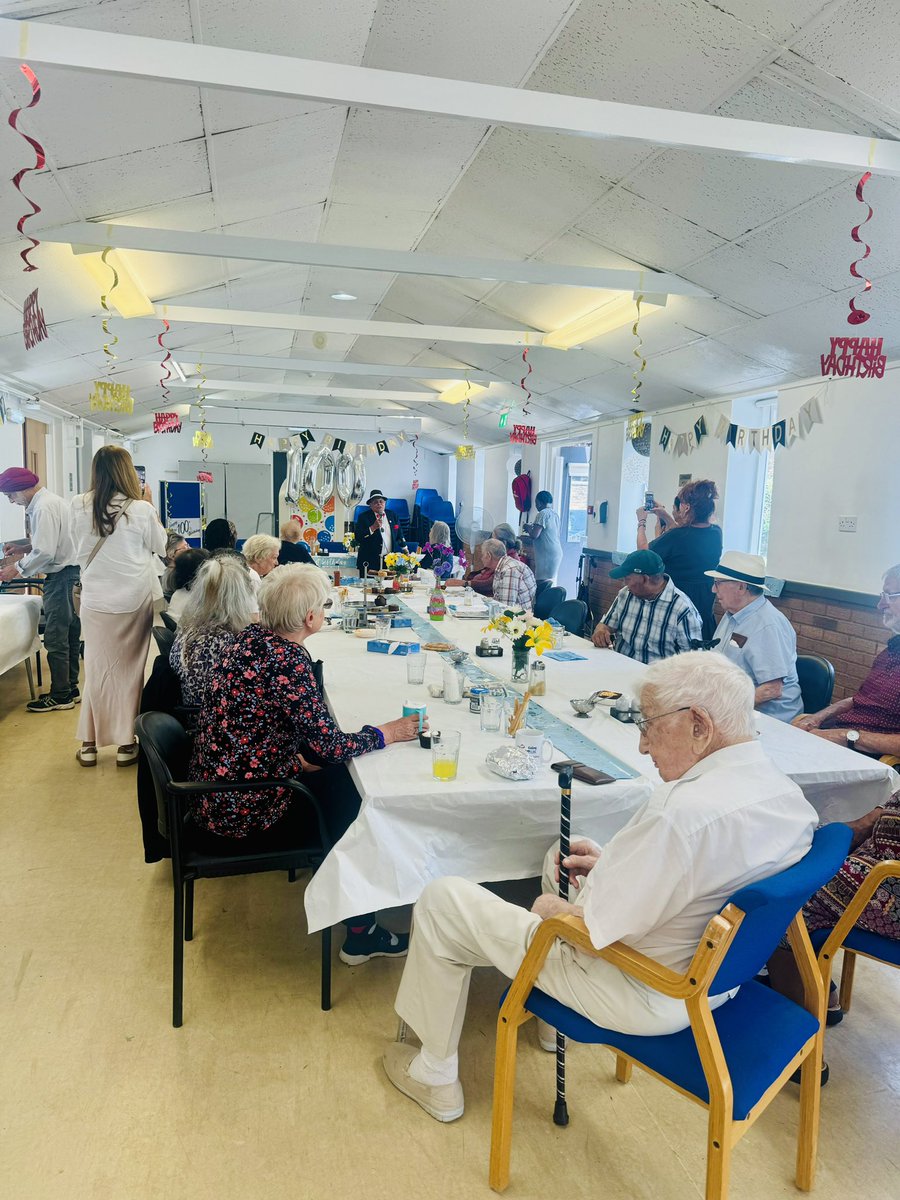 DrAyshaRaza's tweet image. Happy 100th Birthday Charlie! 🎉🎉🎉
Huge thanks to all the fabulous @AgeUKEaling @ECT_Charity @WilliamPerkin volunteers &amp;amp; workers, as well as many of our local #Greenford businesses like #Cakebox who all worked so hard to make today’s celebration so special! 🎂🍾🥂🎈🎁