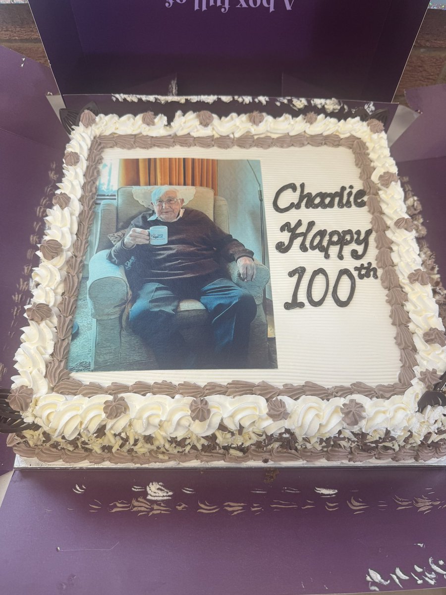 DrAyshaRaza's tweet image. Happy 100th Birthday Charlie! 🎉🎉🎉
Huge thanks to all the fabulous @AgeUKEaling @ECT_Charity @WilliamPerkin volunteers &amp;amp; workers, as well as many of our local #Greenford businesses like #Cakebox who all worked so hard to make today’s celebration so special! 🎂🍾🥂🎈🎁