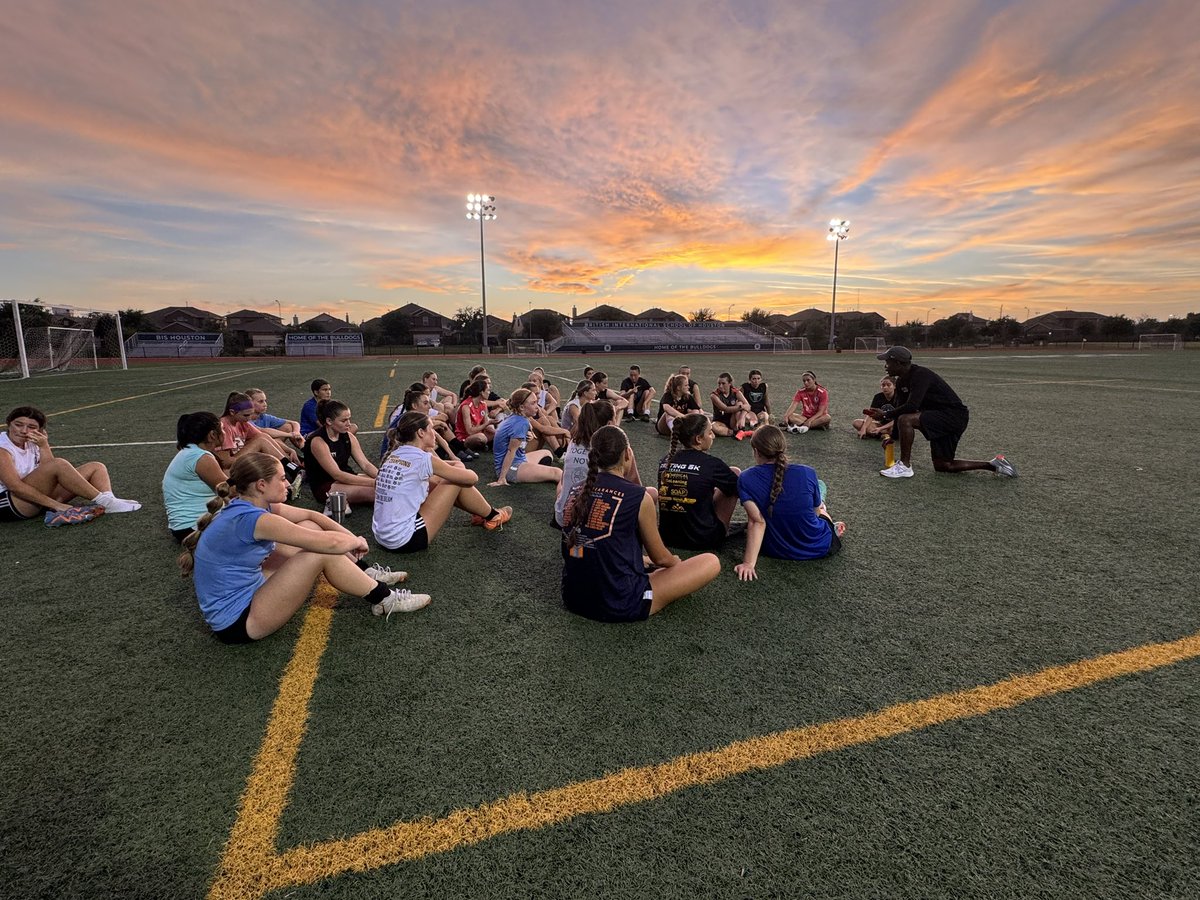 CollegeSoccerID's tweet photo. If you’ve never trained with @TakiStewart_ Head Coach at @USTWSoccer you’re missing out! Thanks Coach Taki for the incredible session you lead last night. 

Our athletes are sure to return to their respective teams (clubs, colleges, high schools) ready to dominate their upcoming seasons. The collegiate level work they’re putting in this summer is remarkable. We’re so proud of the high work rate they bring every single day! 

No doubt, our colleges coaches are recognizing the talent, conversations are going and matches are being made! We’re excited for the futures of our College Soccer ID kids. 

P.S. We are obsessed with the background that God paints for us every night at the Summer Training Center! 🌅 

#CollegeSoccerID #BestViews

@CoachGusMota 
@ImYouthSoccer 
@ImCollegeSoccer 
@GAcademyLeague