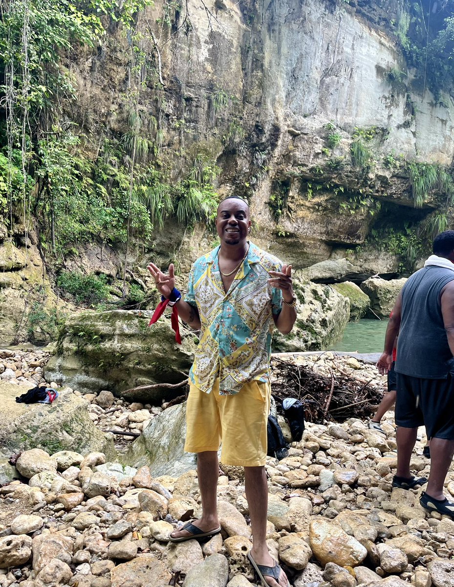 CharlieTheQB's tweet photo. Jumped in that water, prayed and rejoiced. Never see such an astonishing view, had to dive in clothes and all. https://t.co/Yh11OM1oOk
