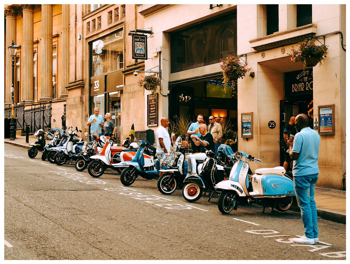 dijiaderogba's tweet photo. ~ Hi there, my name is diji &amp; sometimes, I’m a street photographer. I document places &amp; people here in the Uk. 

In 4 pictures, see. 

Fujifilm xt3 
Editing app : Lightroom Mobile. 

Kindly RT 🙏 https://t.co/ddMIJUHJK9
