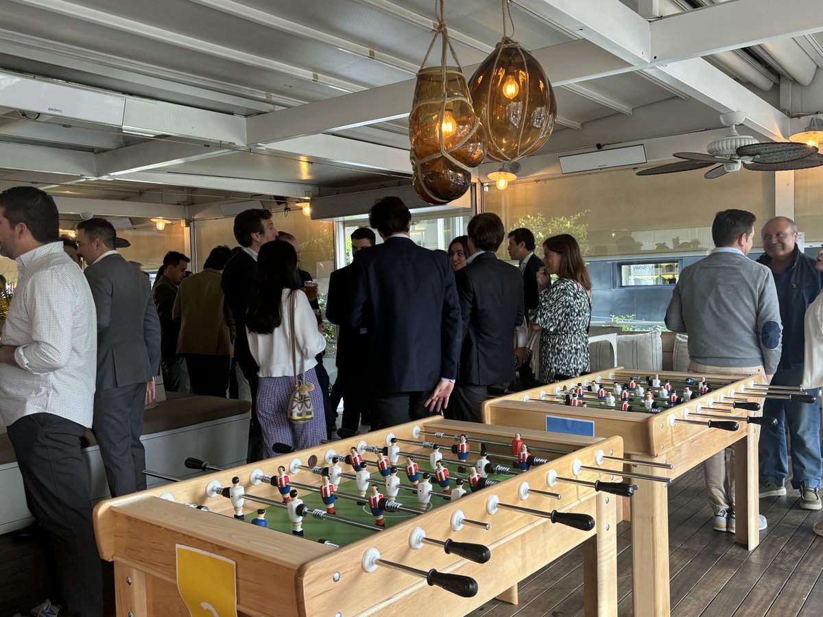 BerkleyEspana's tweet image. El pasado jueves celebramos un evento muy especial con nuestros corredores para animar a la #selección española. Durante el evento disfrutamos de un aperitivo mientras celebrábamos nuestro tradicional torneo de #futbolín.

¡Muchísimas gracias a todos los que pudisteis asistir!