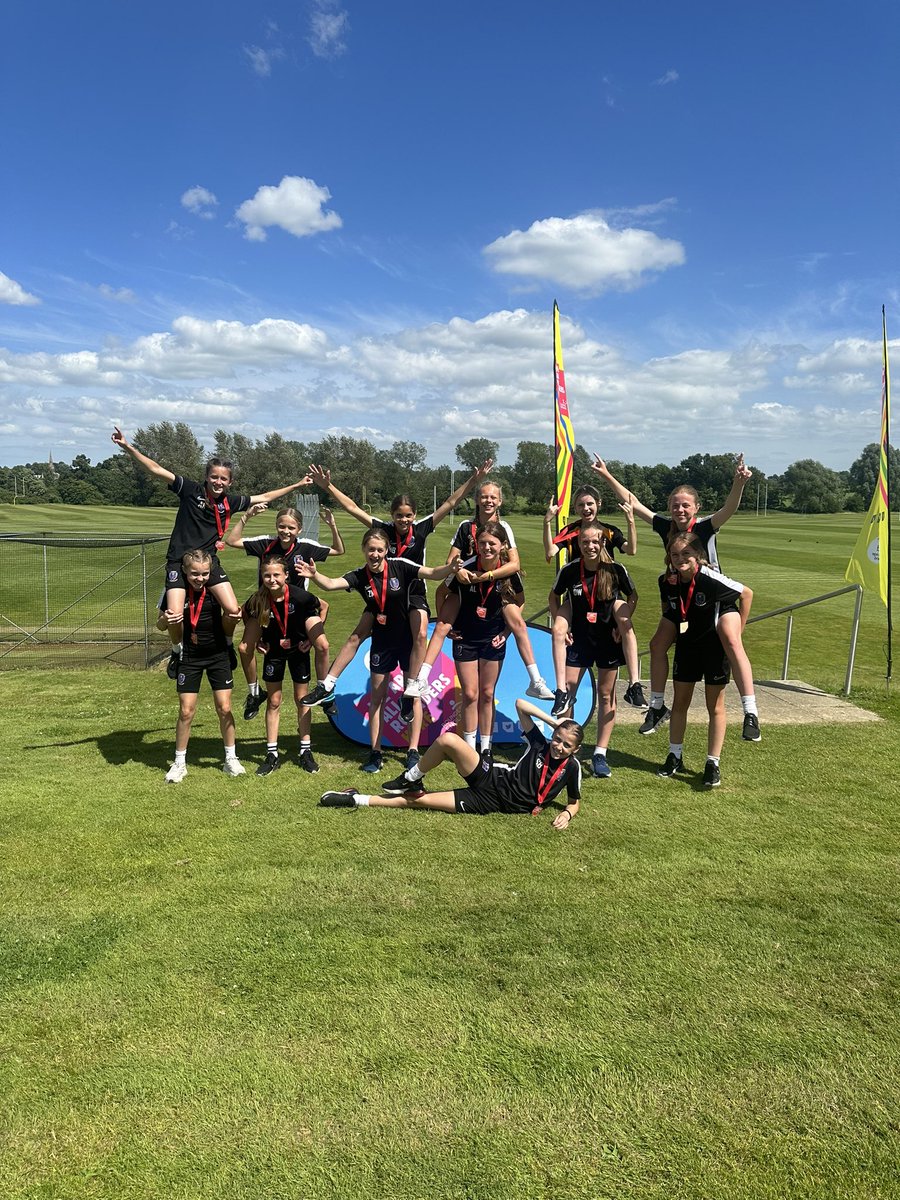 SHSPEDEPT1's tweet photo. Shenfield had a very strong start in the National rounders final with 3 convincing back to back wins ⚾️ fantastic fielding stopped the opposition from scoring which helped us progress into the semi-final 👏🏼🥉 https://t.co/LsFoW3vZma