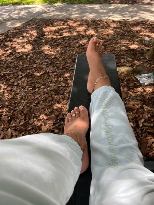 At The Park With The Toes Out In Tampa https://t.co/zH1ren78pq<a href="/tag/prettyfeet"class="tags"><span>#prettyfeet</span></a><a href="/tag/feetfinder"class="tags"><span>#feetfinder</span></a><a href="/tag/feetloversonly"class="tags"><span>#feetloversonly</span></a>