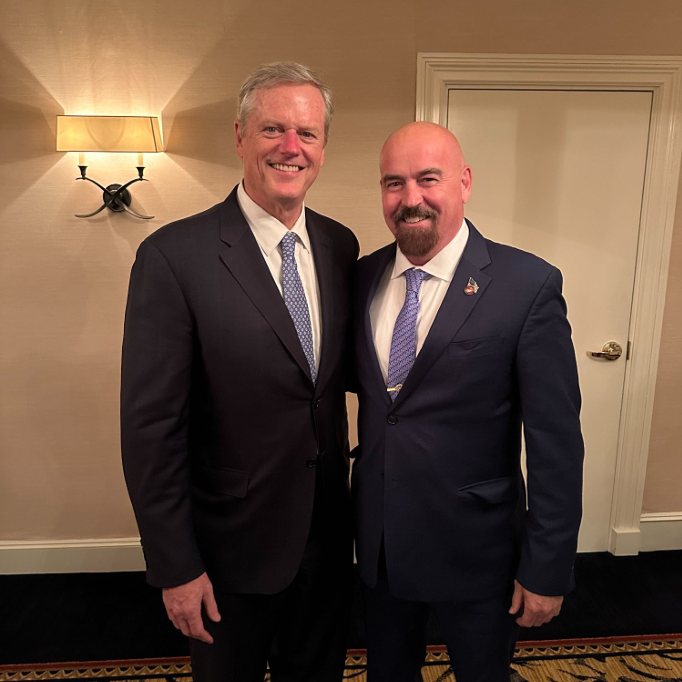 👀Spotted👍
Shared by Politico Massachusetts Playbook: The candidate poised to unseat Senator Elizabeth Warren is <a href="/JohnEDeaton1/">John E Deaton</a>, photographed with the highly popular former Republican Governor of Massachusetts (2015 to 2023), Charlie Baker.

Interesting Side Note: Baker had a