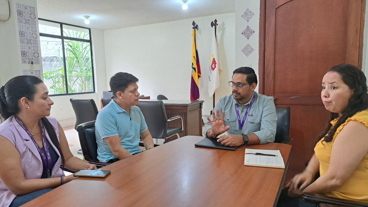 Salud_Loja's tweet photo. #Zamora | @MPGonzalez01, mantiene reunión de trabajo con Presidentes de los GADs de #Timbara y #Cumbaratza, con el objetivo de articular acciones para mejorar la atención de los usuarios de estas parroquias. Sumamos esfuerzos para atender a la población.
#ElNuevoEcuadorResuelve https://t.co/RquFgvOBbg