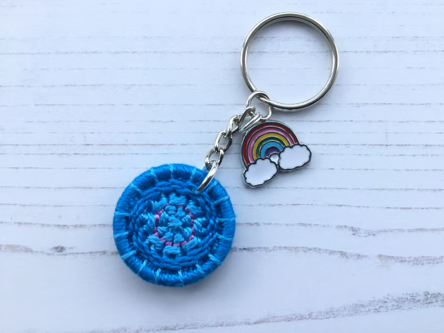 BoostersTbch's tweet photo. Dorset Button Bag Charm
This pretty Dorset Button has been handmade by @rainbowsnmore63 using a traditional craft. A sweet gift idea or treat for yourself
https://t.co/XnQiY00re6
#CGArtisans #handbagaccessory https://t.co/Ti4oBGzLCh
