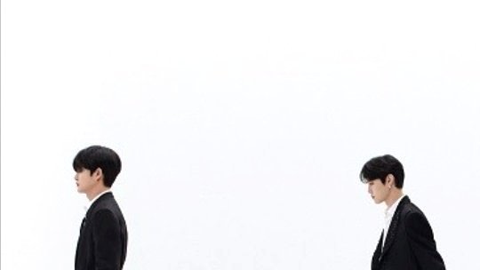 rulesahi's tweet photo. 1 year ago today, T5 made their debut with the song 'MOVE' #트레저 https://t.co/NkOWFDc2sE