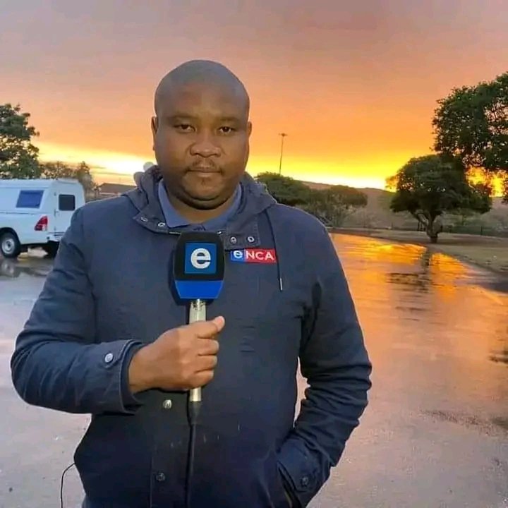 Who is the best Reporter??

Retweet for Siphamandla Goge 
Like for Samkelo Maseko