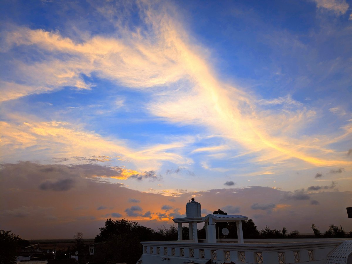 iJay_1700's tweet image. Beautiful Sunset 🌇 
#teampixel #pixelshot #sunset #nature #sunsetlover #naturelover #sky #evening #beautiful #naturebeauty