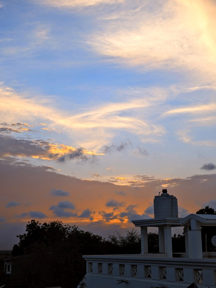 iJay_1700's tweet image. Beautiful Sunset 🌇 
#teampixel #pixelshot #sunset #nature #sunsetlover #naturelover #sky #evening #beautiful #naturebeauty