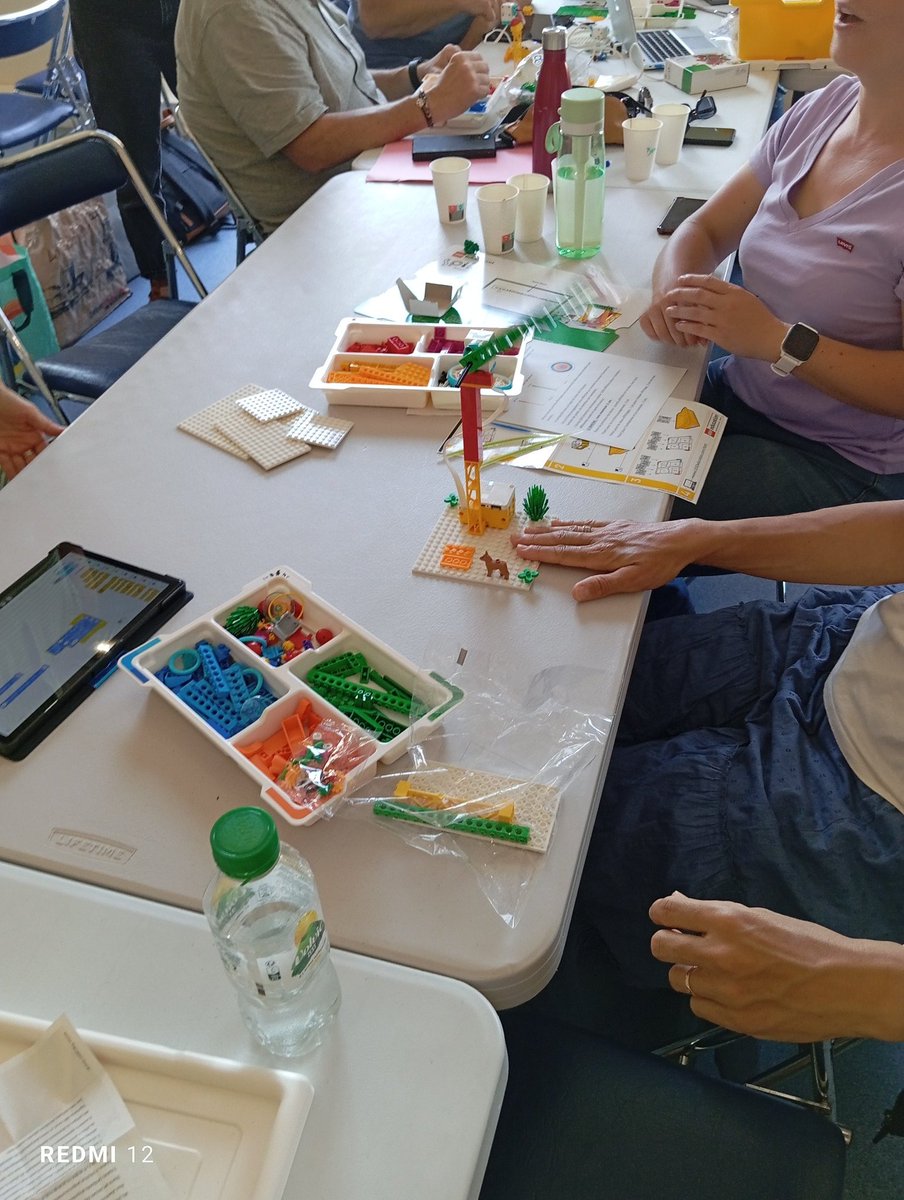 StephaneLastere's tweet photo. #TeamPE
#ERUN #CPnum
Formation académique CPC, CPD autour des kits robotiques avec les équipes numériques des 4 départements de l' @acpoitiers dont la @ERNum16 team
➡️ Ateliers-découvertes, défis, échanges #LotiBot #BlueBot
@LEGO_Group @metatalab @Easytis https://t.co/q4lZf5YXpQ