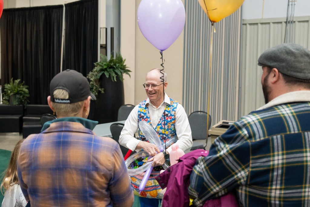 HomeStyles not only features 200+ amazing exhibitors, but also themed days! On Family Day, HomeStyles typically features children's entertainment including a balloon artist, children's characters, and more. Get in on the excitement! Book now at homestylesonline.com #yxe #home