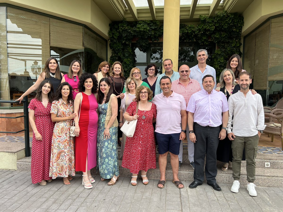 CEIPSJCalasanz's tweet photo. Comida fin de curso del claustro de “La Paloma”. Bonito cierre a un curso de ilusiones y buen trabajo. Feliz verano!!! https://t.co/sgHIkoqodX