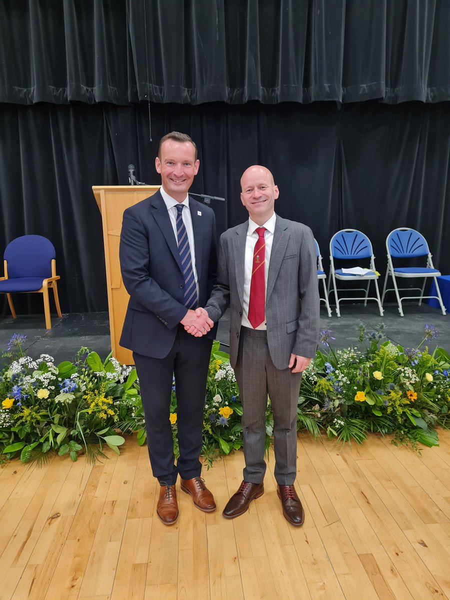 HeadOLASchool's tweet photo. Thank you to Mark Russell, Chief Executive of The Children's Society, for being a truly inspirational guest speaker at our Awards Ceremony. We are privileged at OLA to hear your incredible experiences and words of wisdom.

#OurLadysAbingdon 
#toeachaccordingtotheirneeds https://t.co/5aVn6aKUJP