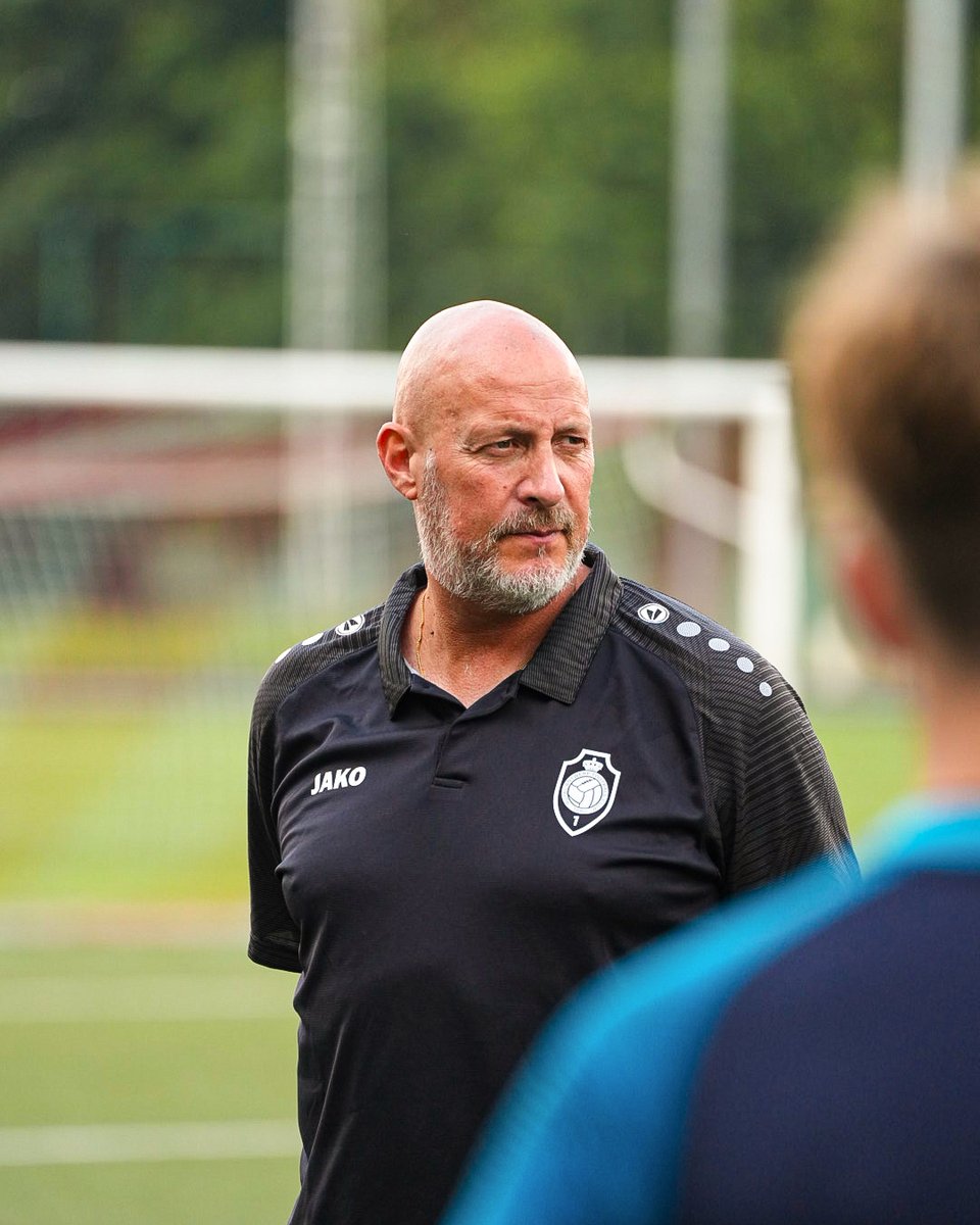 official_rafc's tweet photo. Samen meer dan 700 wedstrijden voor The Great Old. Klaar om hun ervaring door te geven aan de RAFC Academy komend seizoen! 💪🔴⚪

➤ Faris Haroun - Talentmanager U16 tem U23
➤ Ritchie De Laet - Individuele coach U16 tem U23
➤ Maxime Biset - Hoofdcoach U18
➤ Geert Emmerechts - Hoofdcoach U16

Succes, Reds! 👊