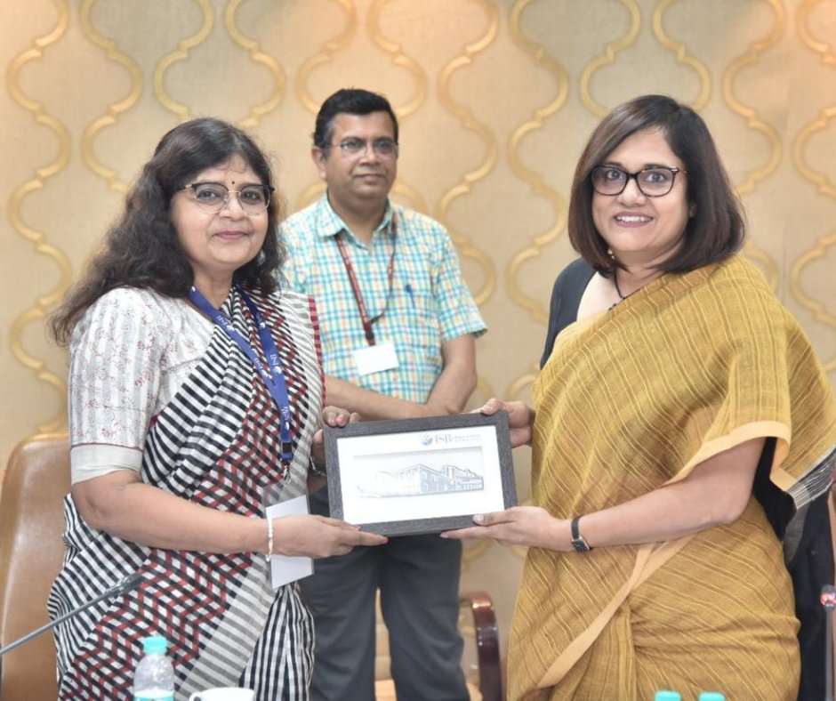 BIPP_ISB's tweet photo. #AMPPP #PolicyWalk2024
#Cohort2024 of #AMPPP had an interesting session with Ms Jaya Varma Sinha, Chairperson & CEO, Railway Board where she discussed how railways play a crucial role in the economy.
Read more: https://t.co/7lOuhGvkk6
#ISBUpdates #ISB #PublicPolicy https://t.co/safiWdCeg8