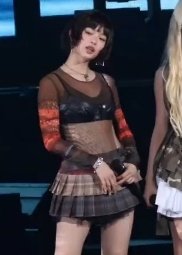 hannidaily's tweet image. HANNI WTF 🥵